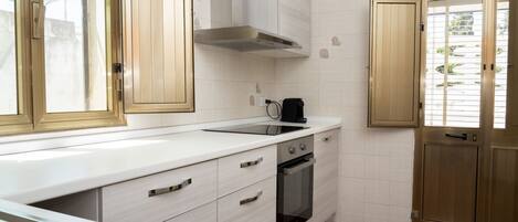 Refrigerador, microondas, horno