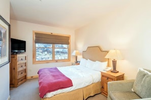 2 bedrooms, iron/ironing board, WiFi, bed sheets - Mountain Village Getaway with Pool & Hot Tub (Mountain Village)