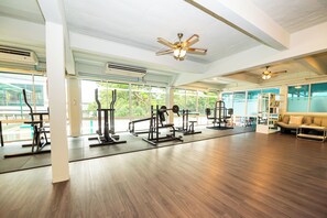40-inch Smart TV with cable channels - GL Sport Club Serviced Residence & Hotel (Bangkok)