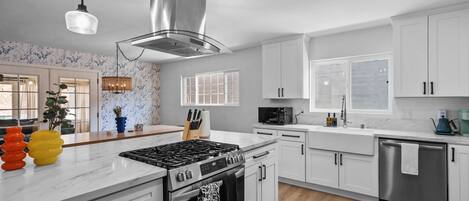 Micro-ondas, fogão, cooktop, lava-louças