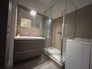 Douche, papier toilette