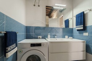 Douche, sèche-cheveux