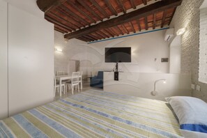 1 bedroom, iron/ironing board - VICOLO SAN MARTINO SUITE (Porto Azzurro)