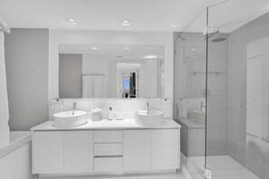 Hair dryer - Ocean View 3 BDR Condo Pool Gym Beach Service 1202 (Hallandale Beach)