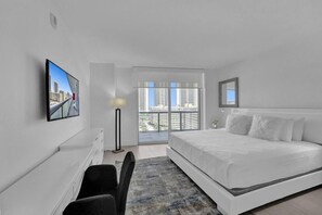 3 habitaciones, tabla de planchar con plancha, cuna de viaje y wifi 