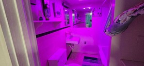 Towels, soap, toilet paper - Charming 2-bedroom house with WiFi is a cozy place (Ridgeway)