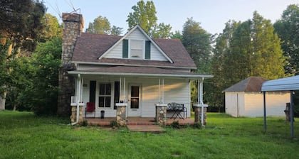 Charming 2-bedroom house with WiFi is a cozy place