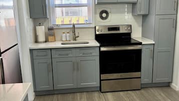 Microondas, horno y parrilla de estufa