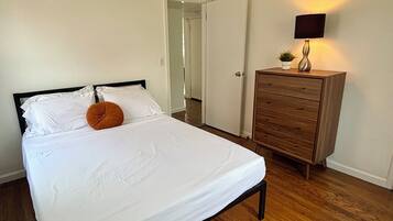 2 habitaciones, tabla de planchar con plancha, wifi y ropa de cama