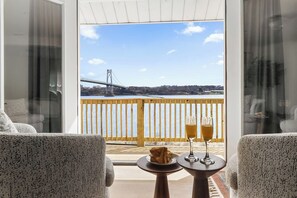 Property grounds - Hudson Escape W/ Hot Tub + Bridge View (Highland)