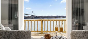 Hudson Escape W/ Hot Tub + Bridge View