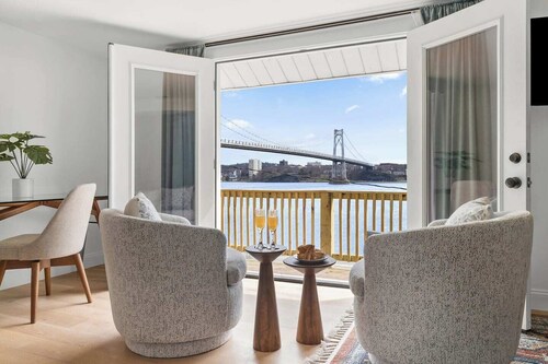 Hudson Escape W/ Hot Tub + Bridge View