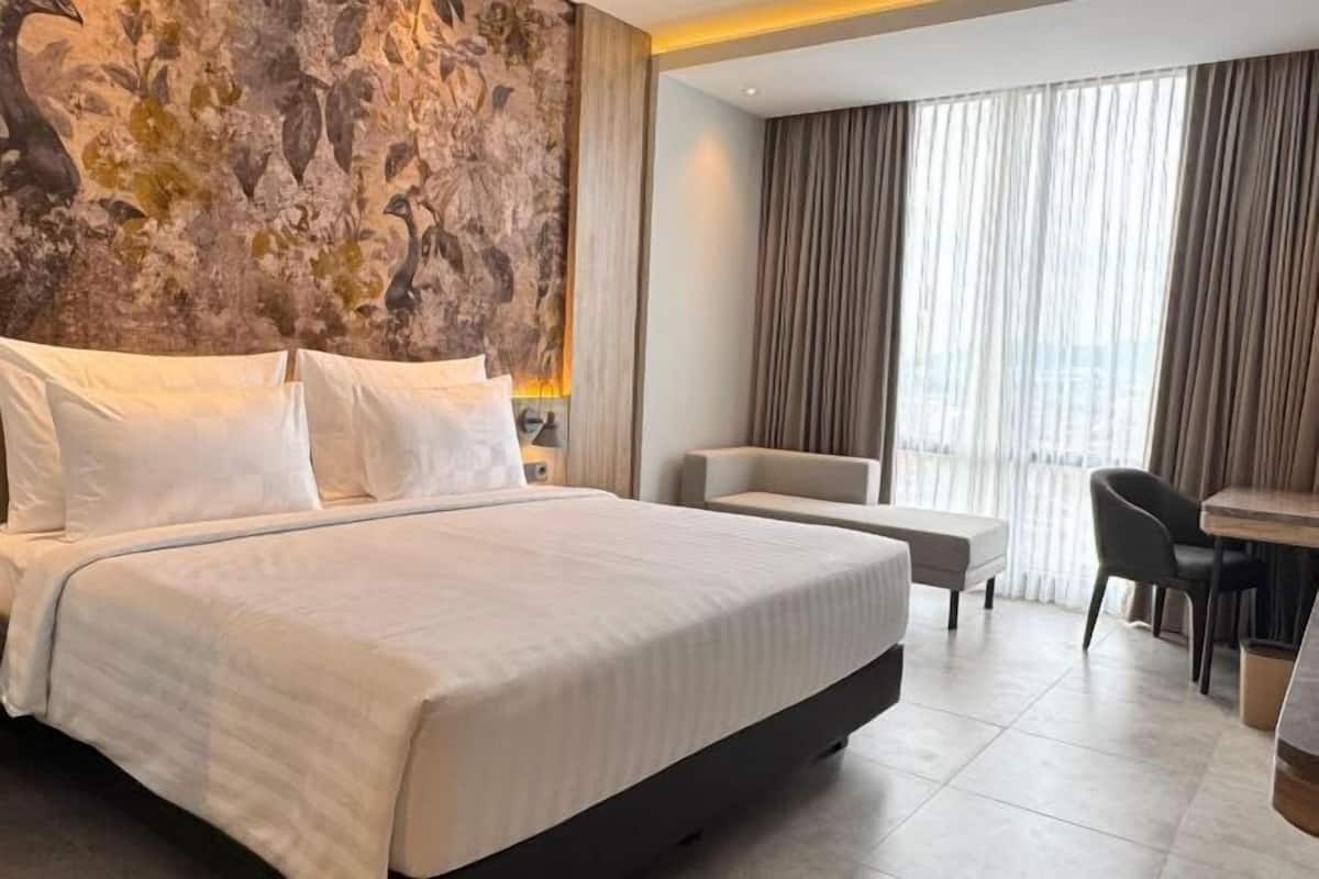 1 bedroom, in-room safe, blackout drapes, soundproofing