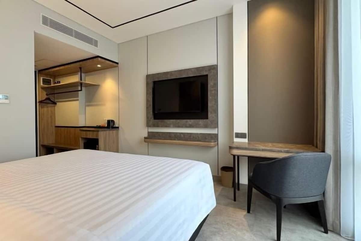 1 bedroom, in-room safe, blackout drapes, soundproofing
