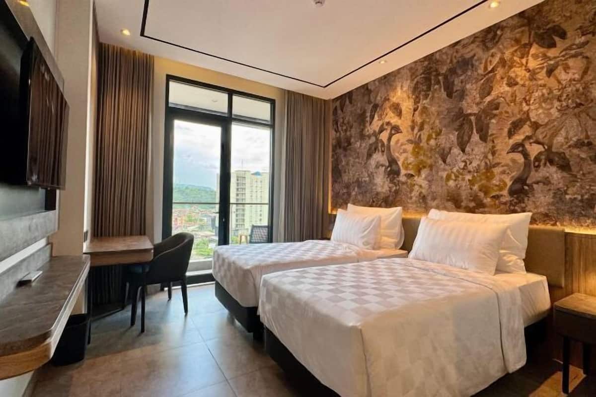 1 bedroom, in-room safe, blackout drapes, soundproofing