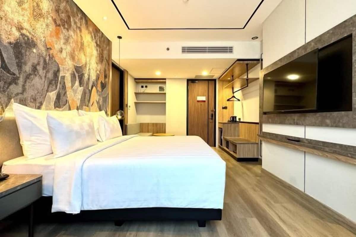 1 bedroom, in-room safe, blackout drapes, soundproofing