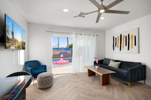 Smart TV, fireplace