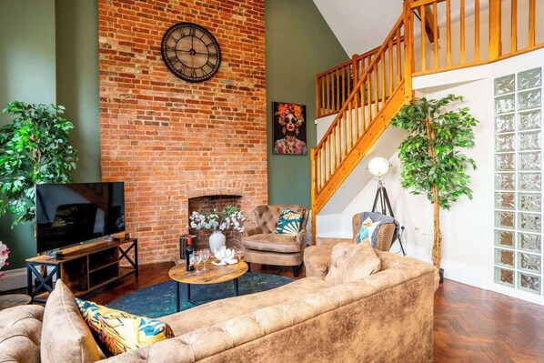 TV, fireplace, offices