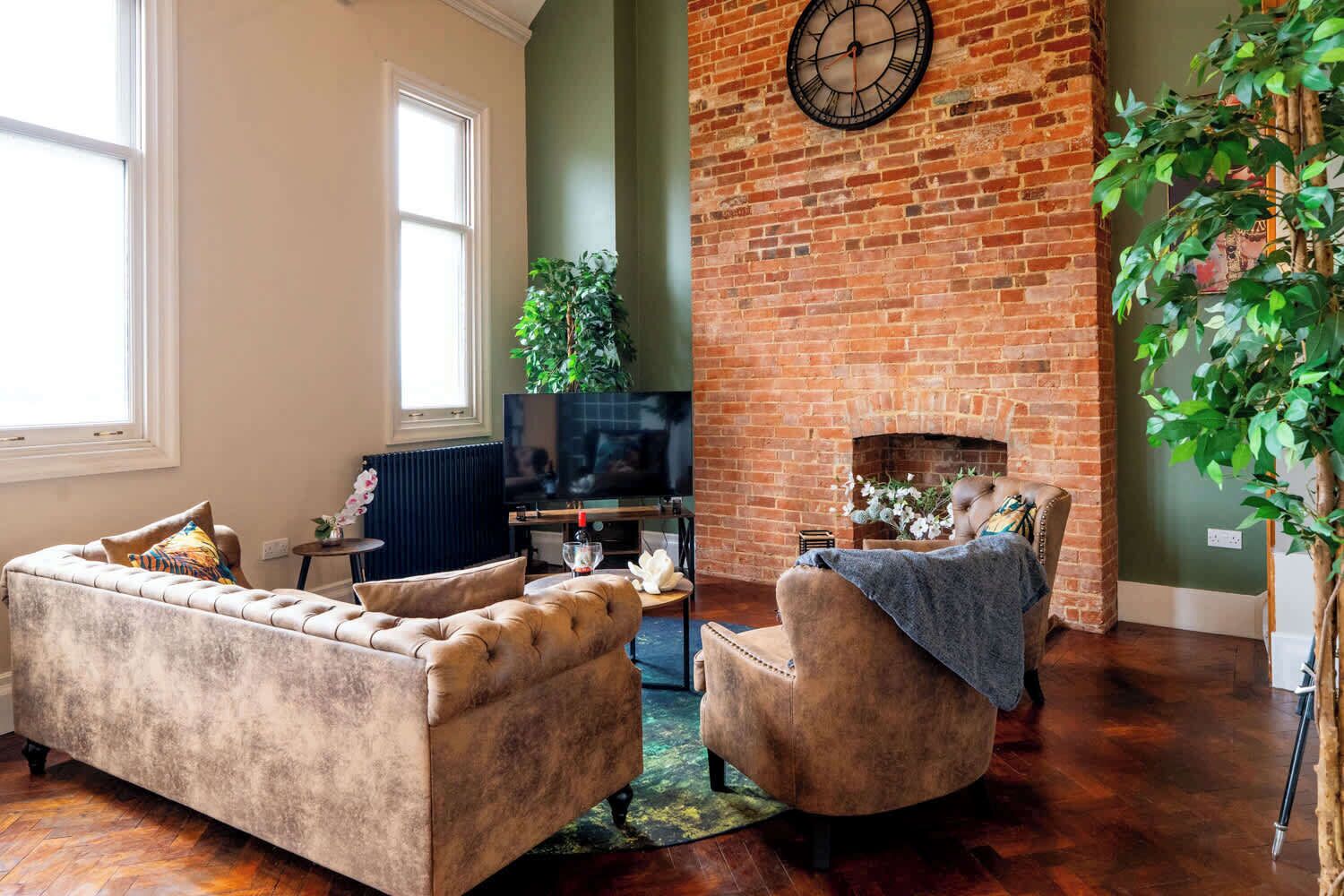 Fernseher, Kamin, Arbeitsbereiche