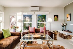 TV, fireplace, offices