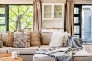 TV, peis og kontorer