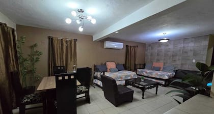 Casa en zona tranquila y segura, las mascotas son bienvenidas.