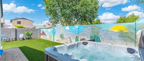 Outdoor spa tub