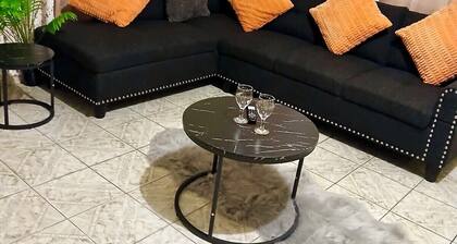 Charming 2-bedroom apartment in lovely Montego Bay with King Bed, WiFi, AC