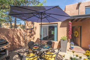 Outdoor dining - Artesano - Courtyard, Fireplace, Walk to Plaza (Santa Fe)