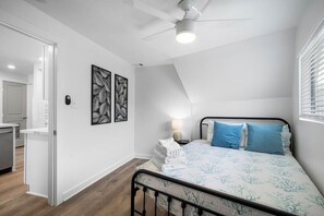 4 Schlafzimmer, Schreibtisch, Bügeleisen/Bügelbrett, Reisekinderbett