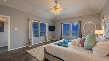 4 bedrooms, desk, iron/ironing board, travel crib