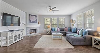 Charming Seabrook Retreat, Close to the Bay