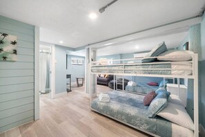 3 bedrooms, desk, iron/ironing board, travel crib