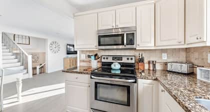 Charming Cottage Close to Kemah Boardwalk