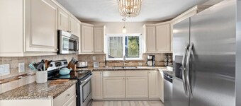 Charming Cottage Close to Kemah Boardwalk