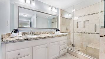 Hårføner og håndklær