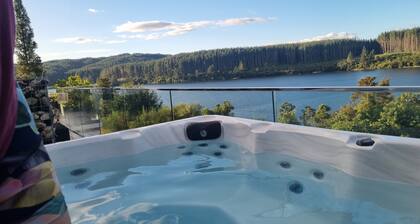 Lakeside Luxury Retreat with Boat Charter Option