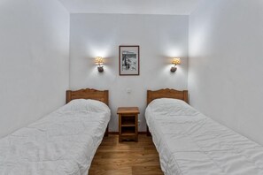 WiFi - Resort center, 1st floor, view resort, fitness, swimming pool, sauna, balcony, tv, ski locker, 43m² (Les Orres)