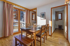 Dining - Resort center, 1st floor, view resort, fitness, swimming pool, sauna, balcony, tv, ski locker, 43m² (Les Orres)