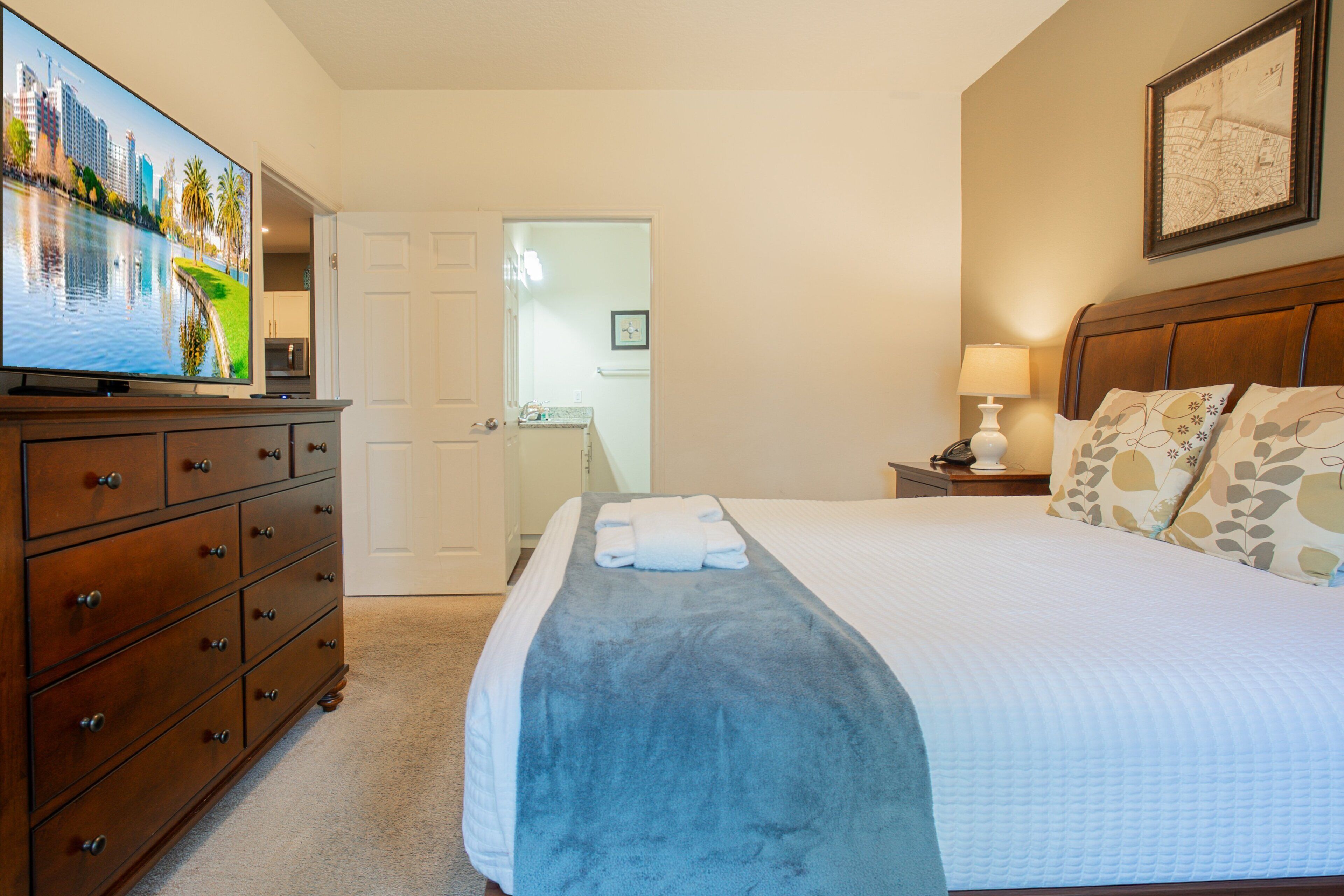 3 bedrooms, iron/ironing board, WiFi (free), bed sheets