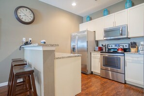 Coffee/tea maker, fridge, microwave, oven