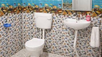 Dusche, Regendusche, kostenlose Toilettenartikel, Hausschuhe