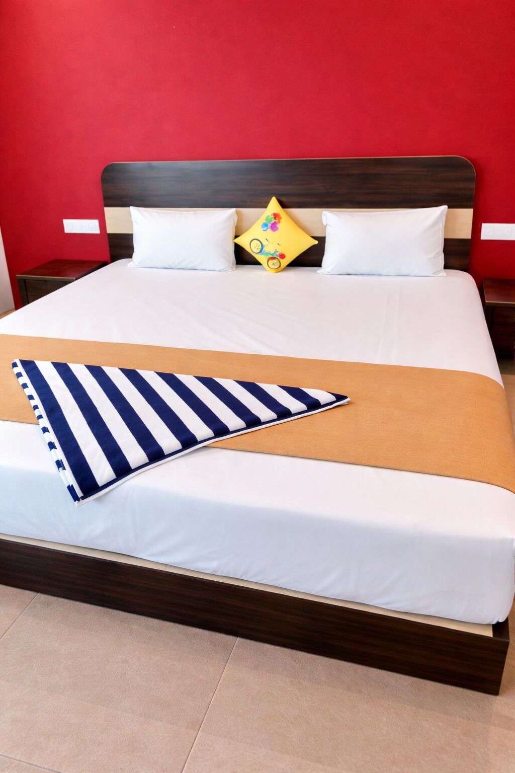 Deluxe-Doppelzimmer, Mehrere Betten, Klimaanlage | Zimmersafe, schallisolierte Zimmer, Bettwäsche