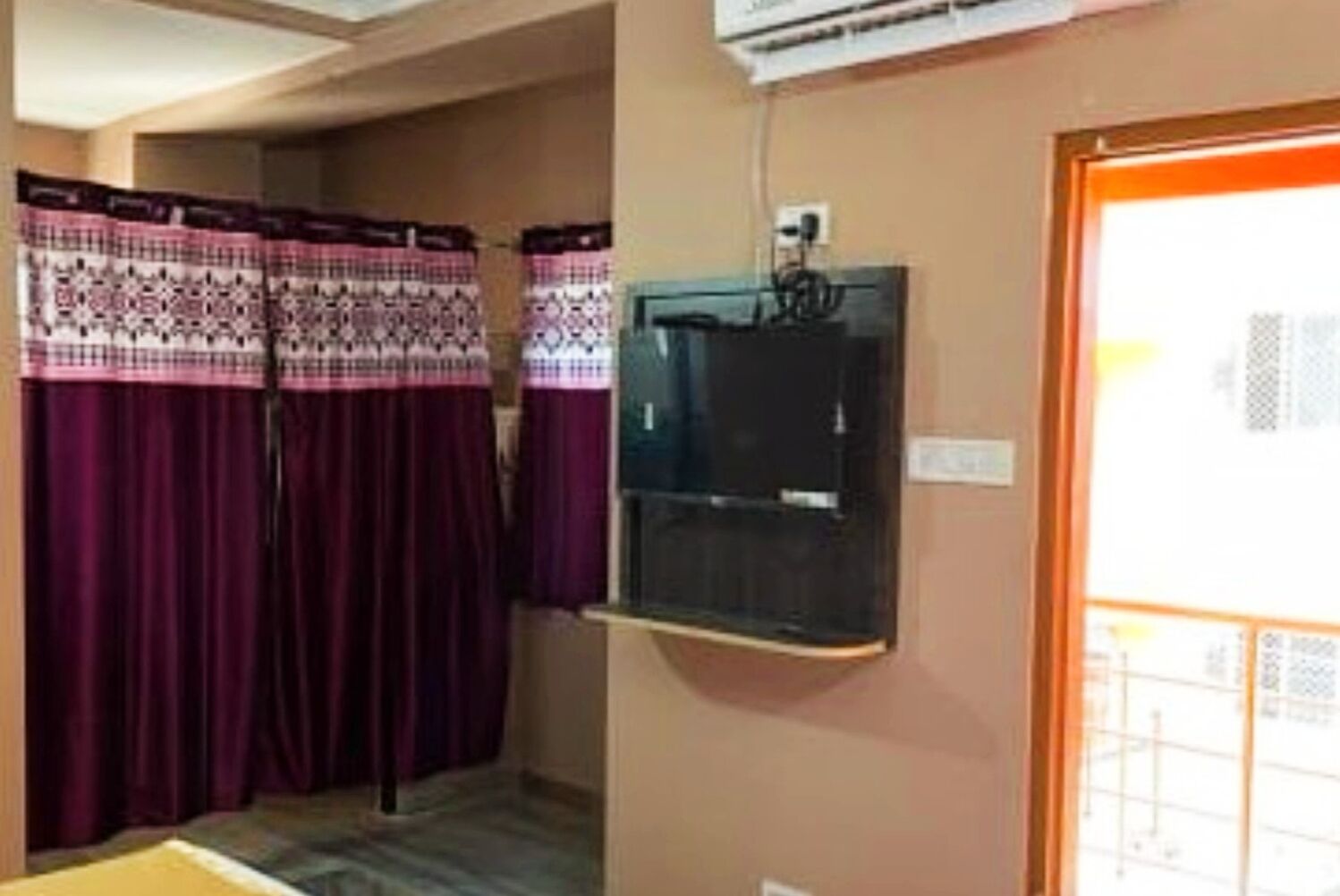 Deluxe Double Room, Multiple Beds, Air conditioning | In-room safe, soundproofing, bed sheets