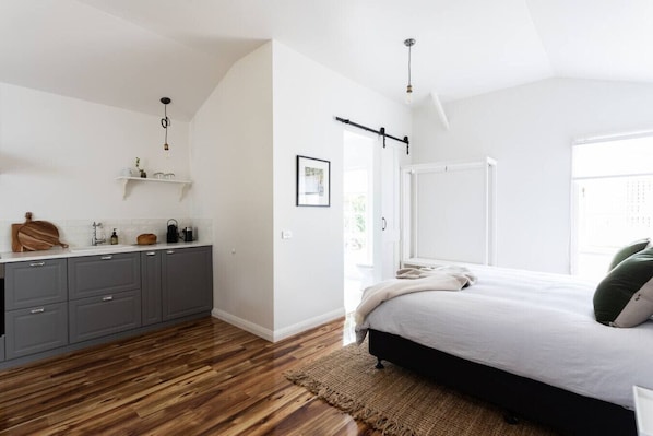 Cuna de viaje, wifi y ropa de cama 