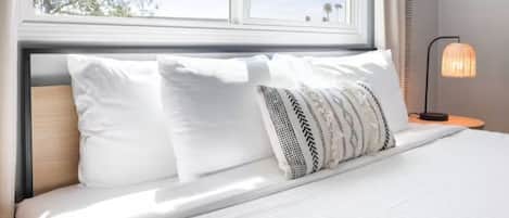 4 habitaciones, tabla de planchar con plancha, wifi y ropa de cama