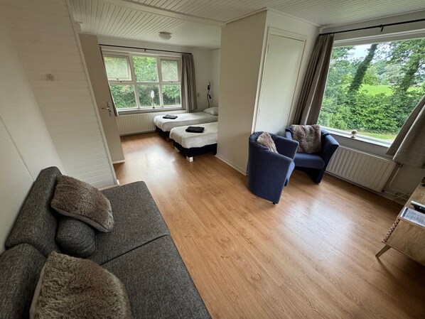 Huoneisto, useita sänkyjä, keittotila, näköala puutarhaan | Pimennysverhot, äänieristys, ilmainen Wi-Fi