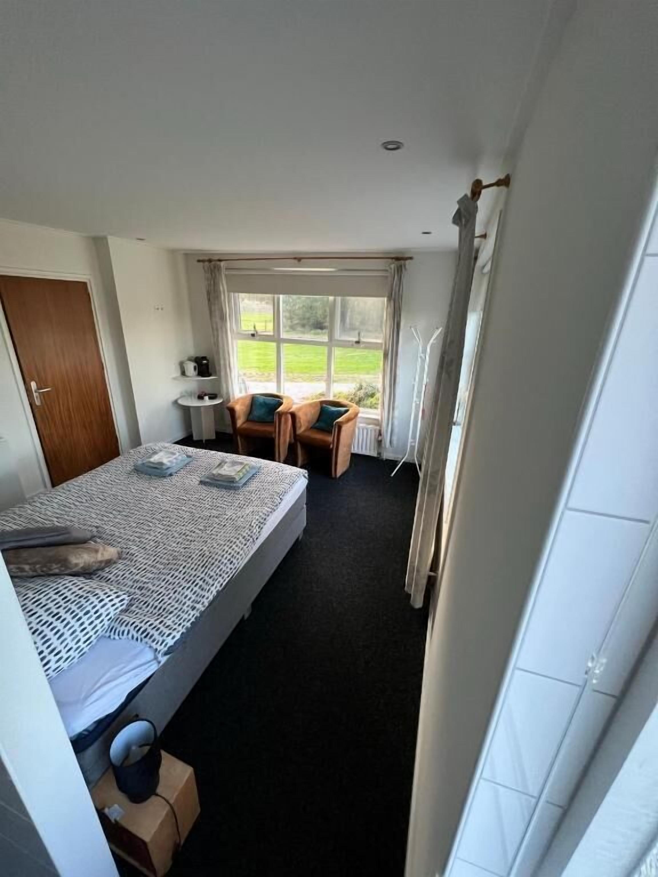 Blackout curtains, soundproofing, free WiFi