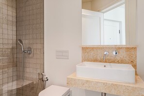 Séchoir à cheveux, serviettes fournies