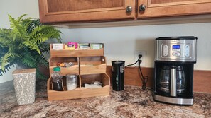 Interior - Oak Creek Acres 3-bedroom house on 12 acres just outside of Dallas Oregon (Dallas)